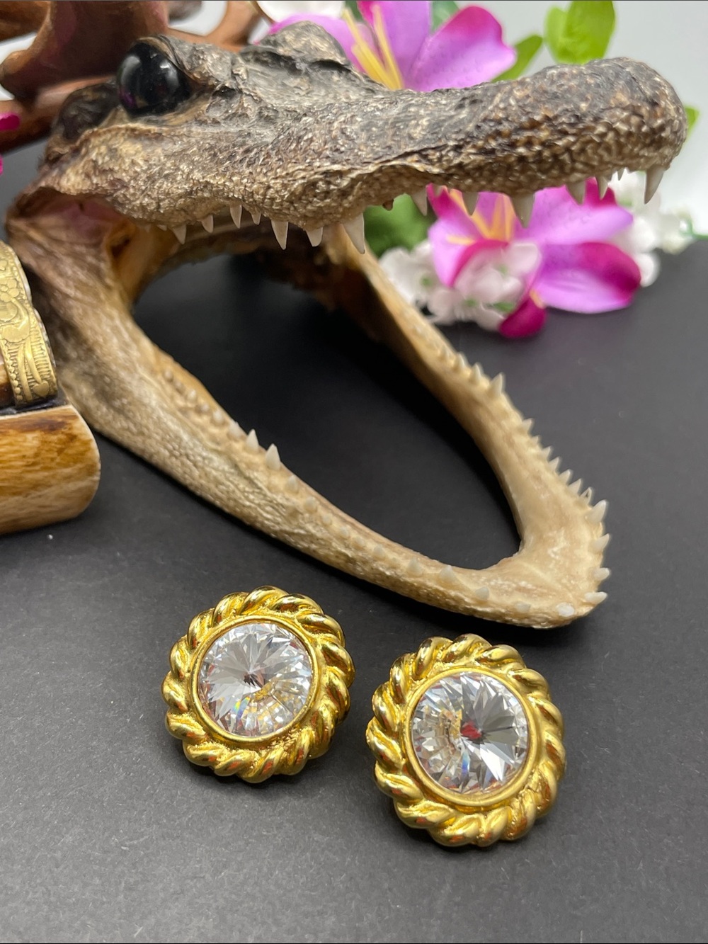 Erwin Pearl gold tone rivoli clip in earrings vintage